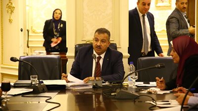 صحة البرلمان تطالب الحكومة بتدبير الموارد المالية لتطوير المستشفيات