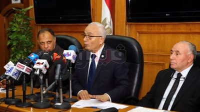 التعليم تكشف مخالفات امتحان اليوم في مؤتمر صحفي