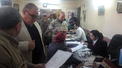 القوى العاملة بالمنيا تمنح شهادة أمان للعمالة غير المنتظمة (صور)