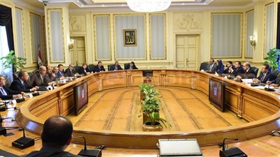 تفاصيل لقاء شريف إسماعيل مع رؤساء الهيئات البرلمانية.. رئيس الوزراء: جهة سيادية تتولى طبع امتحانات الثانوية.. الموازنة العامة للدولة «استثنائية».. وإجراءات حاسمة لمواجهة مخالفات توريد القمح