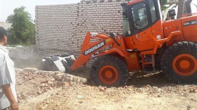 بالصور.. إزالة تعديات على 366 فدانا و 2174 مترا في بني سويف