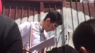 طالب حادث السير يدخل لجنة امتحان الإحصاء بمدرسة الخصوص (فيديو)