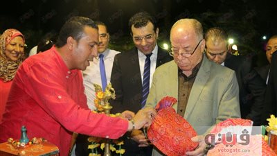 بالصور..حلمي النمنم يفتتح فعاليات الحديقة الثقافية بالسيدة زينب