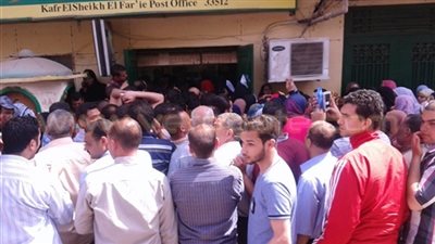 زحام شديد على مكاتب البريد في ثاني يوم من سحب «كراسات الإسكان»