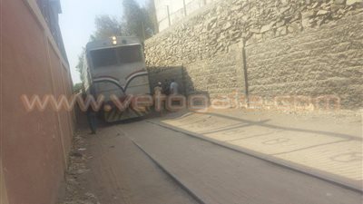 عودة الحركة المرورية إلى طبيعتها بخط السكة الحديد في طرة البلد