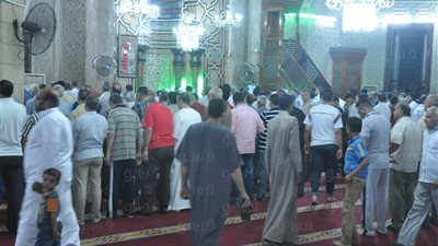 بالفيديو والصور.. «فيتو» في رحاب المرسي أبو العباس بالإسكندرية.. «الزينة » تستقبل مئات المتوافدين على موائد الرحمن للإفطار.. ساحات المسجد صراع بين المصلين ومرشحي النواب