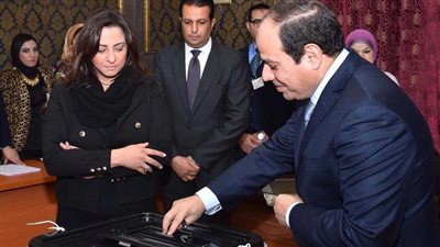 «لجنة الرؤساء.. مدرسة الشهيد مصطفى يسري».. السيسي يدلي بصوته في اللجنة رقم 1.. يحمل رقم 3920 في كشوف الناخبين.. مبارك ومرسي وعدلي منصور صوتوا بها