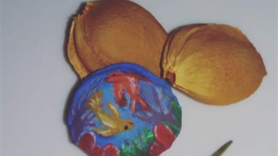 بالصور..سارة بنت المنصورة تصنع من القهوة والمكرونة مناظر طبيعية