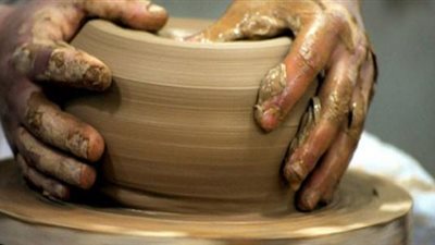 «التنمية الثقافية» يختتم ورش صناعة الفخار بالفسطاط.. الأحد