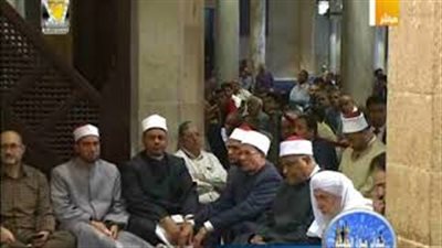 بدء شعائر صلاة الجمعة بالجامع الأزهر (فيديو)