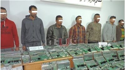 الداخلية تطارد عصابات تعطيل التليفونات.. المتهمون سرقوا كبائن الهواتف الأرضية في 10 محافظات.. تواطؤ موظفين مفصولين في تسريب المعلومات.. وتدابير لمنع تكرار الوقائع