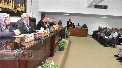 بالصور.. محافظ أسيوط يقر التعريفة الجديدة للمواصلات