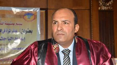 «الأزياء الشرقية والعسكرية في عصر الأسرة العلوية» لرأفت أبو العينين