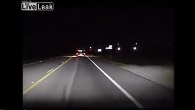 شاهد ماذا حدث لامرأة سكرانة نامت في أحد الطرق المزدحمة (فيديو)