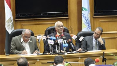 التعليم: 4 حالات نشر وهروب طالبة بورقة الأسئلة في امتحان الإحصاء