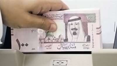 تباين أسعار العملات العربية.. والريـال السعودي يسجل 484 قرشا