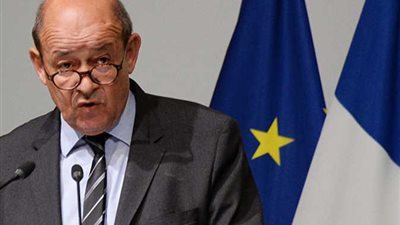 فرنسا تلمح بطرد دبلوماسيين روس تضامنا مع بريطانيا