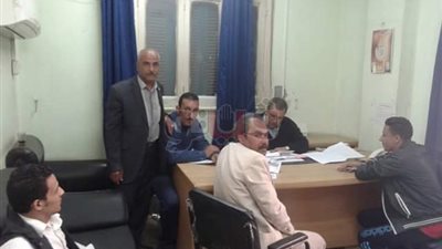 القوى العاملة ببني سويف تنهي إجراءات استمارة شهادات الأمان (صور)