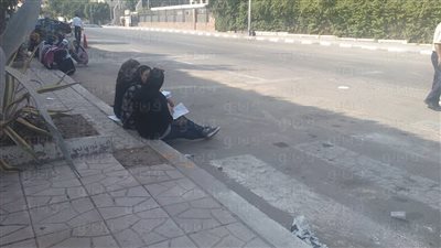 بالصور.. طالبات الثانوية العامة يتوافدن على مدرسة مصر الجديدة