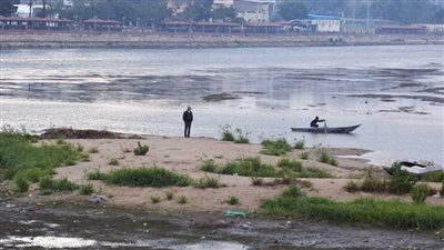 رئيس مركز أبو قرقاص بالمنيا يتفقد أحد المراسي استعدادا للسدة الشتوية