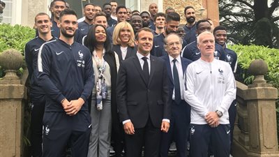 ماكرون يزور منتخب فرنسا قبل السفر إلى مونديال روسيا