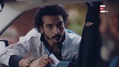 4 فنانون عرفوا بـ«لزمات» مميزة في دراما رمضان (فيديو)