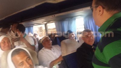 بالفيديو.. محافظ الفيوم يودع حجاج الجمعيات الأهلية
