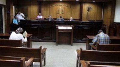 زوج أمام محكمة الأسرة: «مراتي شايفة نفسها أنجلينا جولي وعايزة تخلعني»