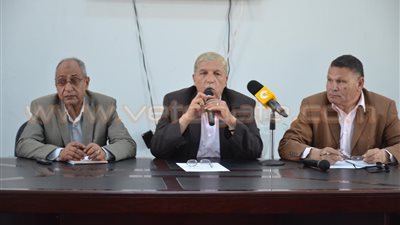 بالصور.. محافظ الإسماعيلية يلتقي أهالي «السلام» بالقنطرة شرق