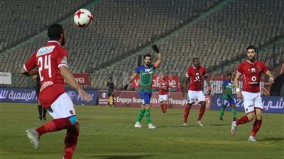 الأهلي يفوز أمام المقاصة بثنائية ويتصدر الدوري