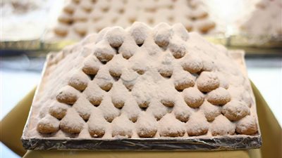 بالفيديو.. انخفاض أسعار «الكعك» بأسيوط لعزوف الزبائن عن الشراء