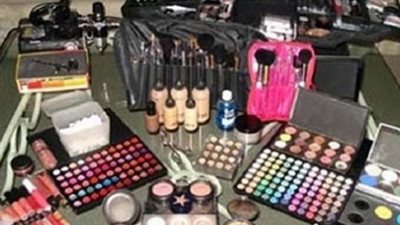 ضبط أدوات تجميل مجهولة المصدر بمحل عطارة في بورسعيد