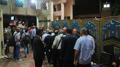 أحمد مرتضى يشتبك مع أحمد شبرا في عزاء نجل هاني زادة