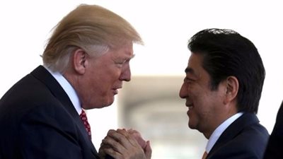 رئيس الوزراء الياباني يبحث مع ترامب أزمة كوريا الشمالية