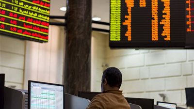 تأثيرات للقوة البيعية على الأسهم القيادية بختام تعاملات الأسبوع