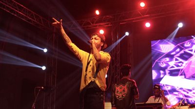 شبسي والسادات يحتفلان مع الأطفال الأيتام بـ«السلفي» في دي كاف