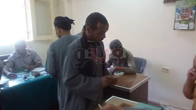 تسليم شهادة أمان للعمالة غير المنتظمة في قنا (صور)