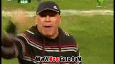 بالفيديو.. اشتباك حسام حسن وإيهاب جلال بمباراة المقاصة والمصري