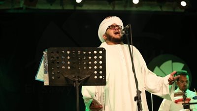 «الحديوي» يغرد بالإنشاد في ساقية الصاوي (صور)