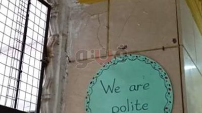 أولياء أمور مدرسة لغات بالهرم يشكون مبنى آيلا للسقوط.. والإدارة تنفي