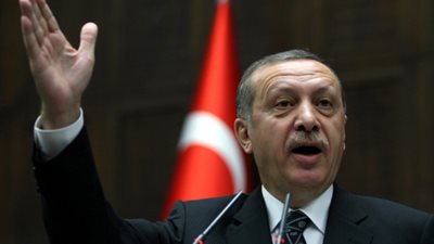 لماذا يكره التيار السلفي مشروع أردوغان؟.. أبو محمد المقدسي يكفر الرئيس التركي ويعتبره ليس من أمة الإسلام.. أبو قتادة يراه خارجا عن الملة.. وقيادي جهادي سابق: يتمسح في الدين وأطماعه مكشوفة للجميع