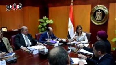 بالفيديو.. سحر نصر تبحث تطوير وتوسيع مركز خدمة المستثمرين
