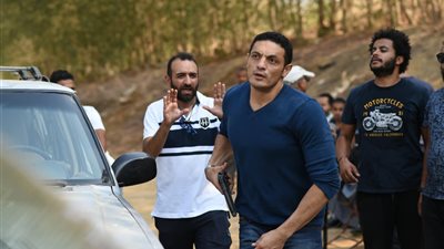 محمد على يتدرب على مشاهد المطاردات في «طايع» (صور)