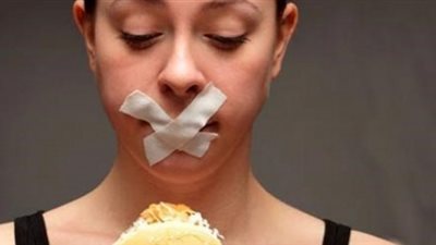 خبيرة تغذية تقدم الطرق الصحية لمقاومة الشعور بالجوع