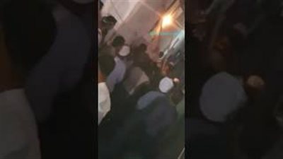 بالفيديو.. مشاجرة طاحنة بالعصي بين عدد من المصريين في السعودية