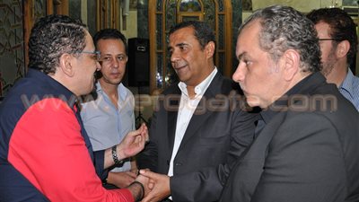 بالصور.. نجوم الفن والإعلام في عزاء والد الفنان شريف خير الله