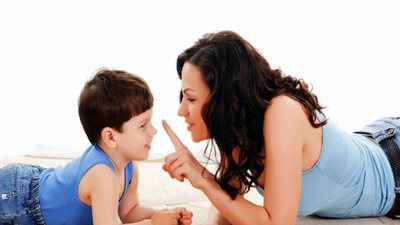 9 حيل تربوية يحتاجها طفلك لاكتساب الثقة والتقدير