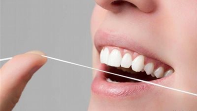 3 أنواع من الأطعمة تعزز صحة اللثة وتبيض الأسنان