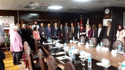 «القابضة للكهرباء» تحتفل بتخريج 18 متدربا من فلسطين