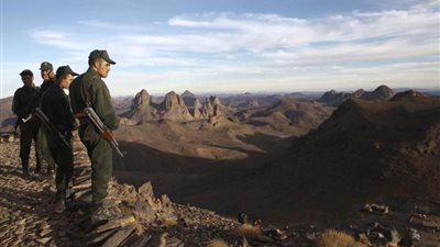 وصول 50 خبيرًا عسكريًا أمريكيًا إلى الرقة السورية